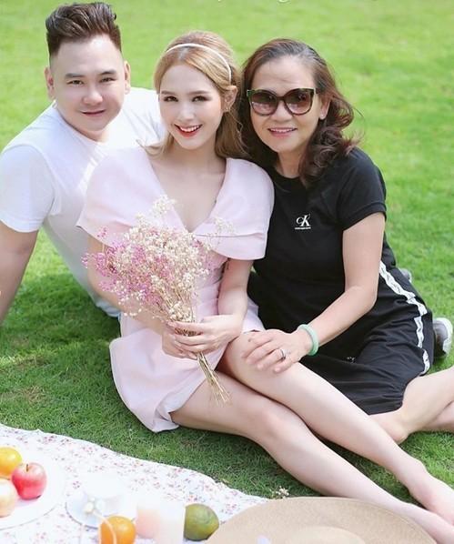 Ngồi không cũng dính đạn 2 sao nữ bất ngờ bị réo tên khi Xoài Non ly hôn, đến người trong cuộc cũng bức xúc lên tiếng-8