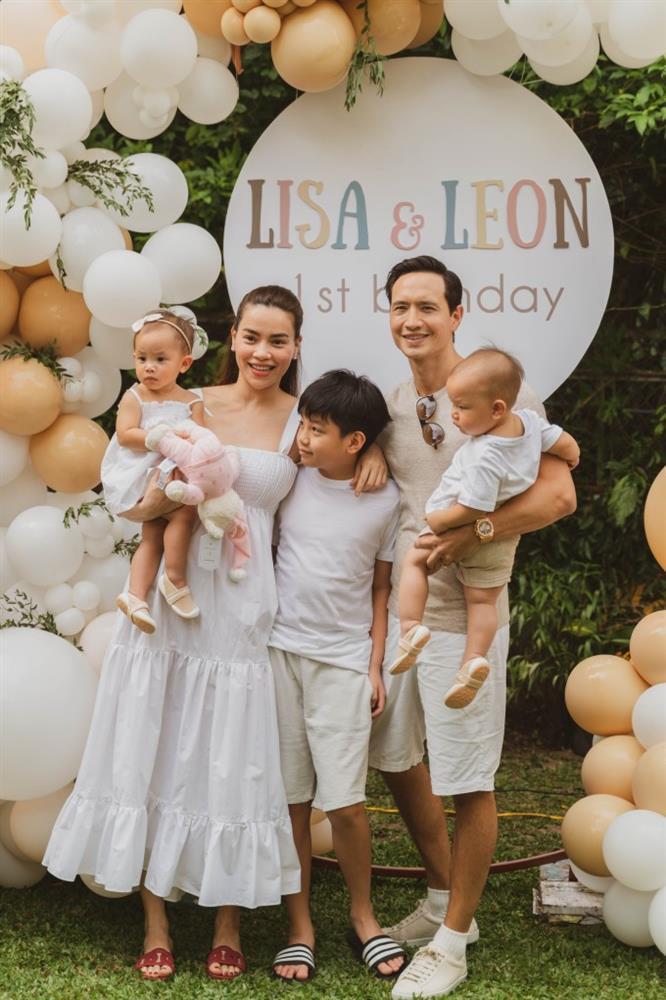 Hội mẹ bỉm Việt ‘lên đồ’ mừng đầy tháng con: Người tinh khôi dịu dàng, người khoe đường cong hút mắt-6