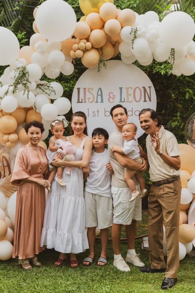 Hội mẹ bỉm Việt ‘lên đồ’ mừng đầy tháng con: Người tinh khôi dịu dàng, người khoe đường cong hút mắt-7