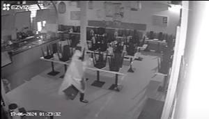 Quán cơm tấm của Độ Mixi, PewPew và Xemesis bị trộm đột nhập, cuỗm sạch tiền và điện thoại giữa đêm-2