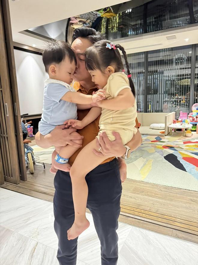 Cậu cả Subeo khoe vẻ ngoài điển trai khi chơi cùng em, Cường Đô La tiết lộ điểm giống nhau của 2 nhóc tỳ-5