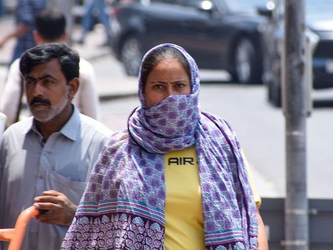 Tránh nóng kiểu nhà giàu: Người dân Dubai đổ xô đi du thuyền, thuê khách sạn xa xỉ ở cho mát-5