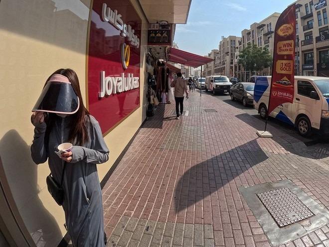 Tránh nóng kiểu nhà giàu: Người dân Dubai đổ xô đi du thuyền, thuê khách sạn xa xỉ ở cho mát-7