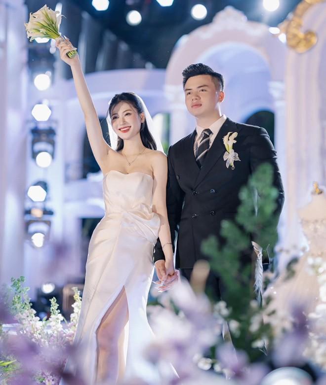 Nghệ An: Chú rể chi 5 tỷ làm đám cưới, cô dâu phải tháo bớt vàng vì bị bít cổ-1