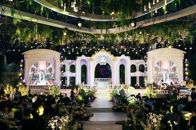 Nghệ An: Chú rể chi 5 tỷ làm đám cưới, cô dâu phải tháo bớt vàng vì bị bít cổ-3