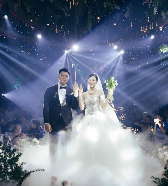 Nghệ An: Chú rể chi 5 tỷ làm đám cưới, cô dâu phải tháo bớt vàng vì bị bít cổ-7