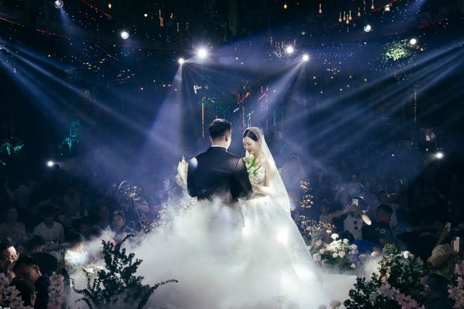 Nghệ An: Chú rể chi 5 tỷ làm đám cưới, cô dâu phải tháo bớt vàng vì bị bít cổ-8