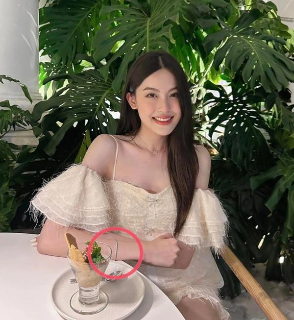 Bạn gái HIEUTHUHAI được yêu cầu mời gấp đến 2 Ngày 1 Đêm, lí do là gì?-4