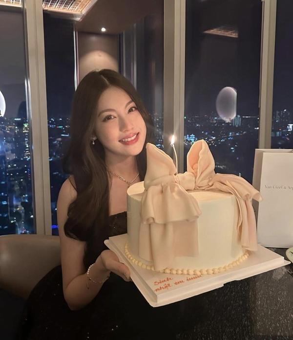 Bạn gái HIEUTHUHAI được yêu cầu mời gấp đến 2 Ngày 1 Đêm, lí do là gì?-7