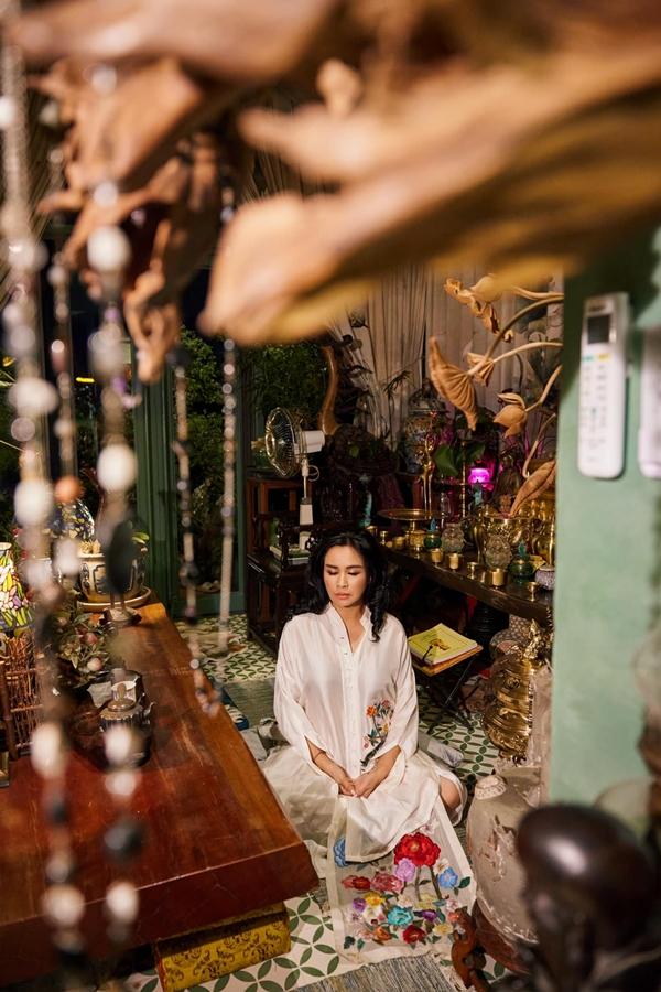 Thanh Lam khoe hình ảnh đón tuổi mới đẹp không tì vết tại nhà riêng-4