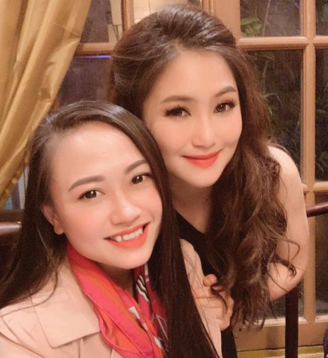 Hương Tràm hiếm hoi xuất hiện cùng chị dâu giảng viên, nhan sắc lẫn vóc dáng chẳng hề thua kém cô em chồng-2