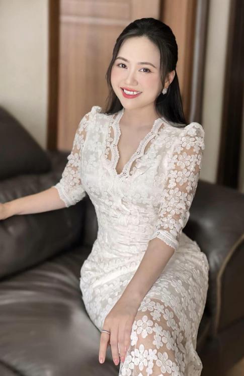 Hương Tràm hiếm hoi xuất hiện cùng chị dâu giảng viên, nhan sắc lẫn vóc dáng chẳng hề thua kém cô em chồng-4