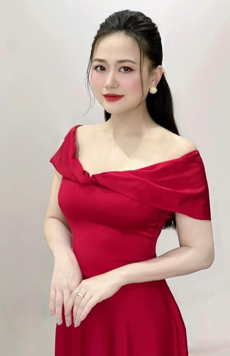 Hương Tràm hiếm hoi xuất hiện cùng chị dâu giảng viên, nhan sắc lẫn vóc dáng chẳng hề thua kém cô em chồng-5