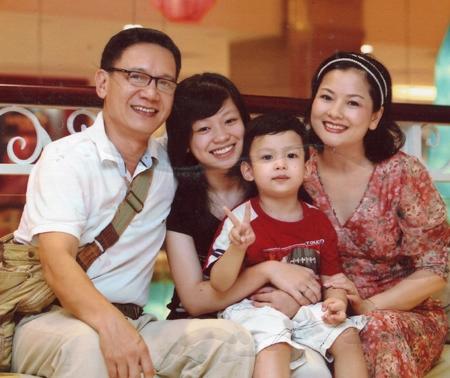 Nam thần màn ảnh thập niên 90 nay giữ chức Giám đốc, mang quân hàm Đại tá, hôn nhân hạnh phúc gần 3 thập kỉ với vợ là NSND-4