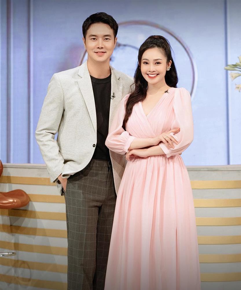 Cặp vợ chồng MC Đức Hiếu - Thùy Linh: Làm truyền hình rất giàu và sướng-1