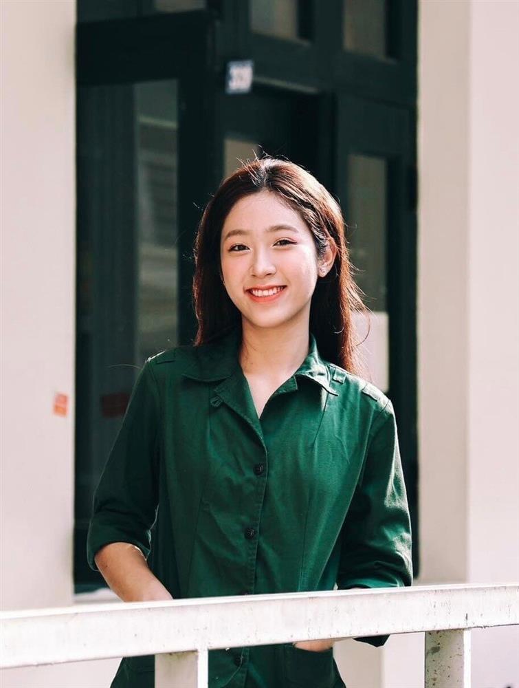 Nữ sinh trong màu áo quân sự khiến dân mạng chao đảo, truy tìm danh tính-9