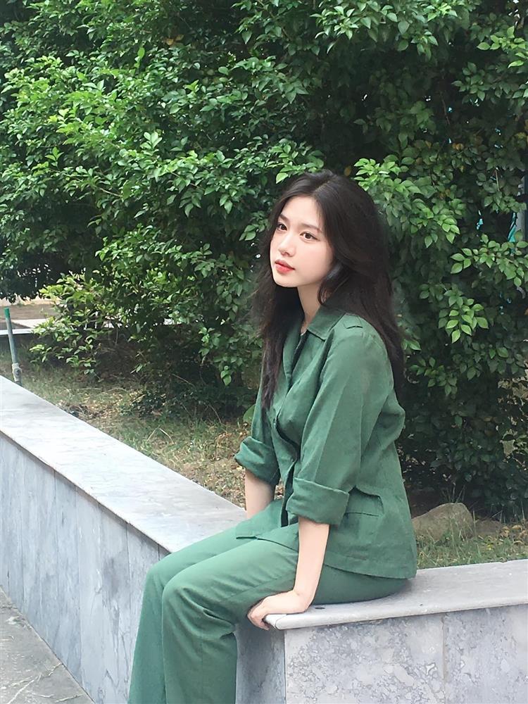 Nữ sinh trong màu áo quân sự khiến dân mạng chao đảo, truy tìm danh tính-3