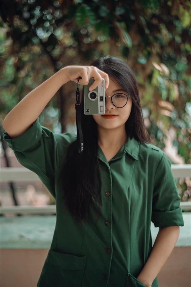 Nữ sinh trong màu áo quân sự khiến dân mạng chao đảo, truy tìm danh tính-6