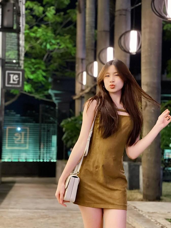 Con gái Lưu Thiên Hương 19 tuổi xinh tươi như hoa, ăn vận ra dáng nữ sinh-6