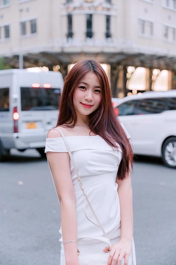 Con gái Lưu Thiên Hương 19 tuổi xinh tươi như hoa, ăn vận ra dáng nữ sinh-5