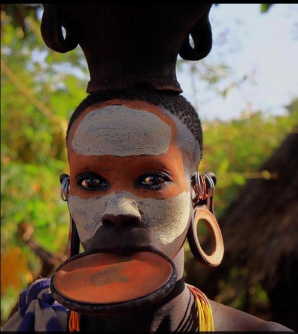 Lạ kỳ kiểu làm đẹp có 1-0-2 của nhiều phụ nữ trên thế giới-1