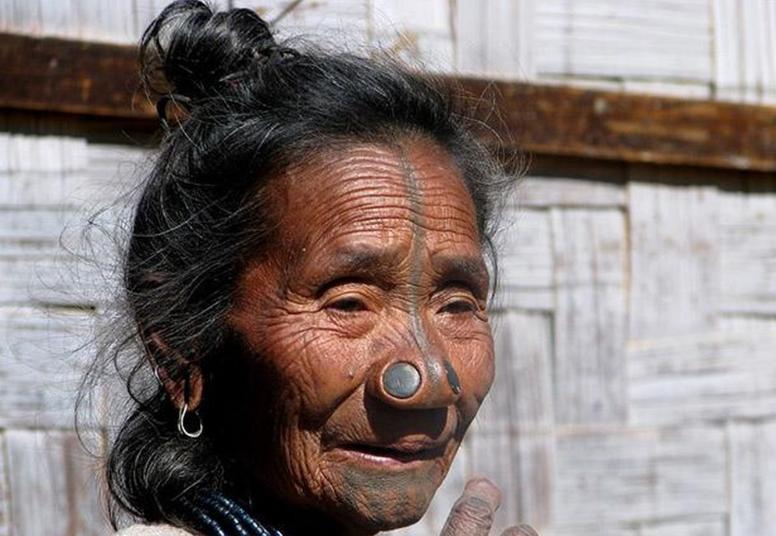 Lạ kỳ kiểu làm đẹp có 1-0-2 của nhiều phụ nữ trên thế giới-4