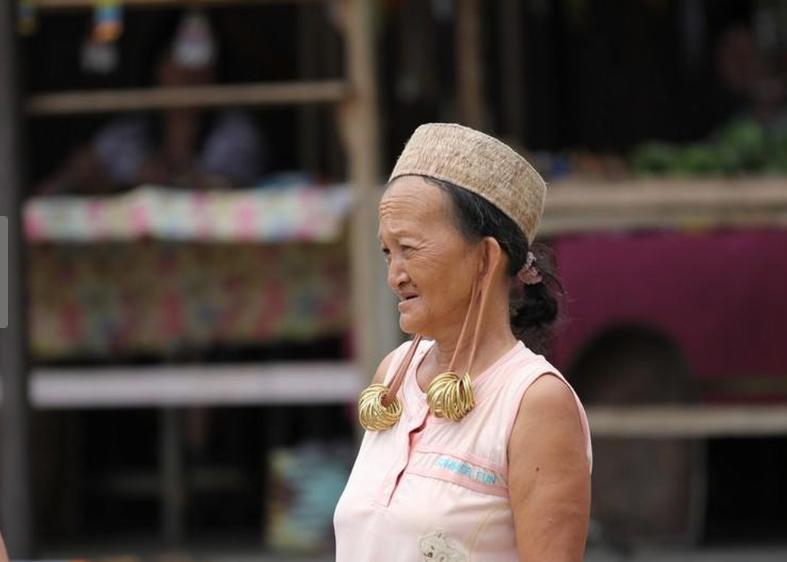 Lạ kỳ kiểu làm đẹp có 1-0-2 của nhiều phụ nữ trên thế giới-10