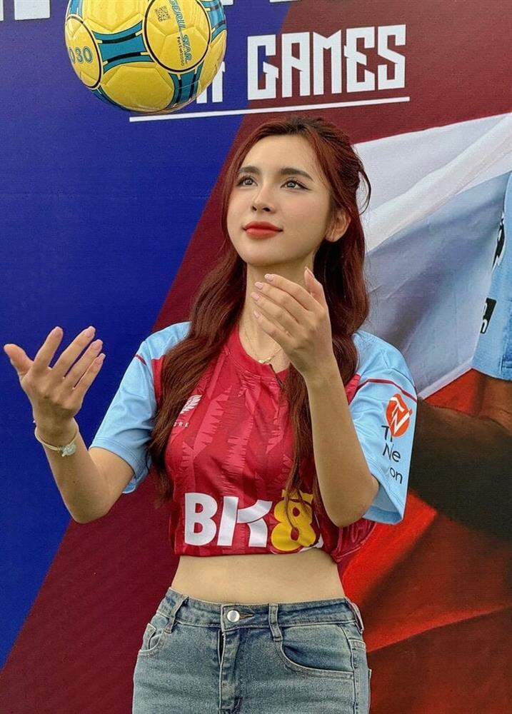 Xuýt xoa trước nhan sắc của 4 bóng hồng VTV dẫn sóng bình luận Euro 2024, tài năng không phải dạng vừa-9