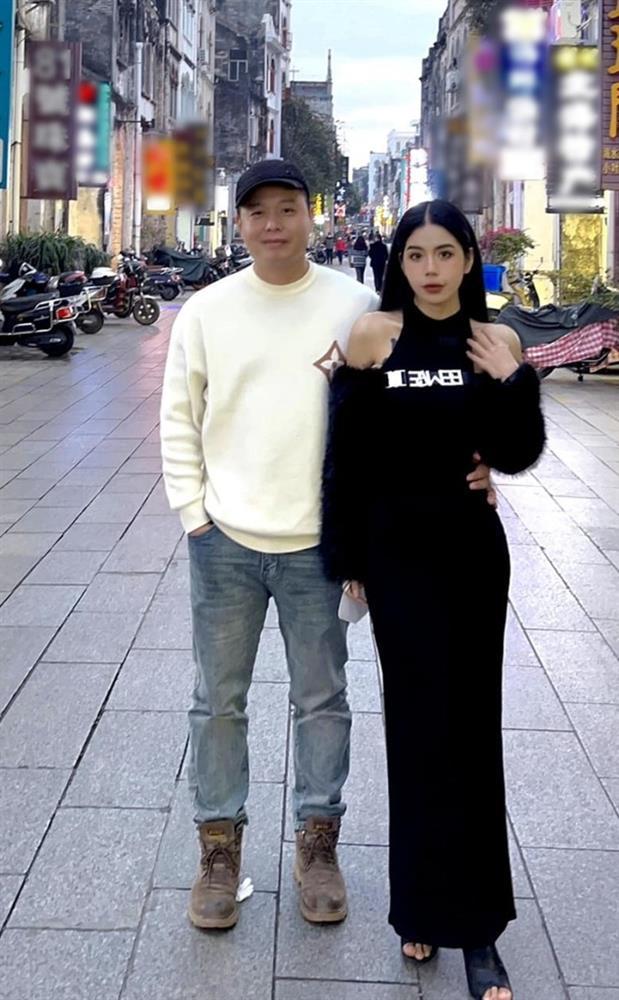 Hôn nhân Hằng Du Mục và chồng hơn 14 tuổi trước khi sóng gió: Mẹ kế chăm con chồng như con đẻ, gánh vác 3 công ty bị phá sản-4