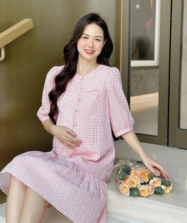 Phong cách bà bầu sành điệu cho những cô gái nhỏ nhắn-1