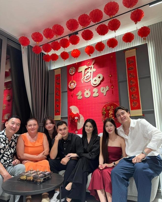 Bạn gái Đặng Văn Lâm khoe nhẫn cầu hôn-4