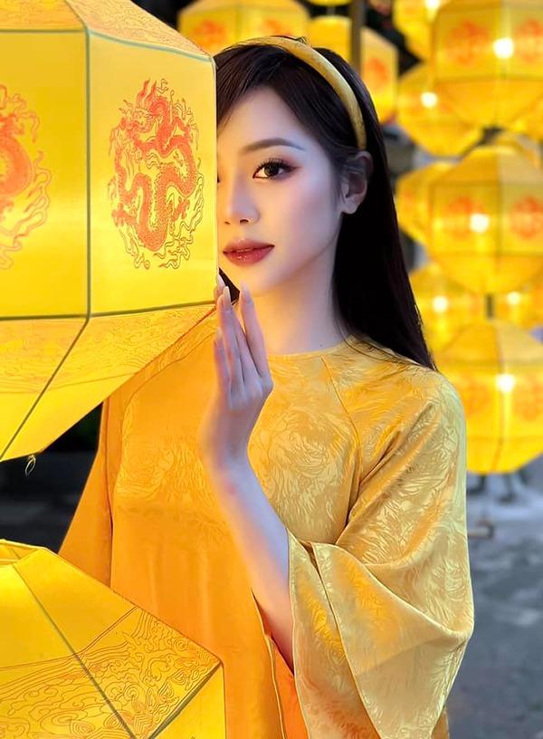 Sắc vóc gợi cảm của nữ MC bình luận về Euro trên VTV-9