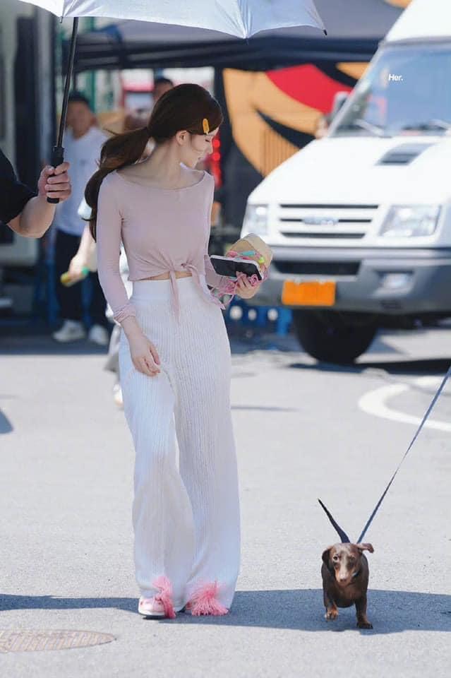 Triệu Lộ Tư diện đồ khoe dáng nuột nà gây sốt cõi mạng, càng sốc hơn với cân nặng hiện tại-6