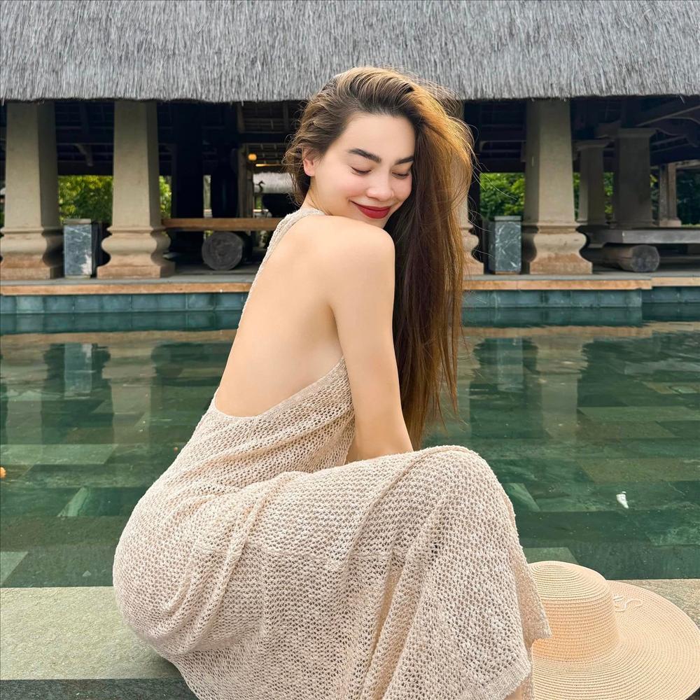 Hồ Ngọc Hà khoe trọn lưng trần, khoe nhan sắc nét căng tuổi 40-1