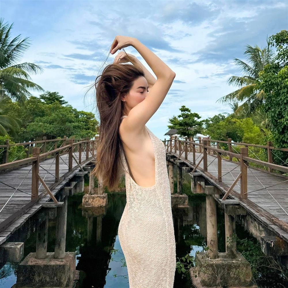 Hồ Ngọc Hà khoe trọn lưng trần, khoe nhan sắc nét căng tuổi 40-3