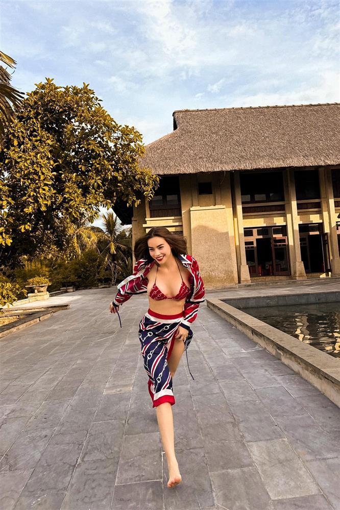 Hồ Ngọc Hà khoe trọn lưng trần, khoe nhan sắc nét căng tuổi 40-7