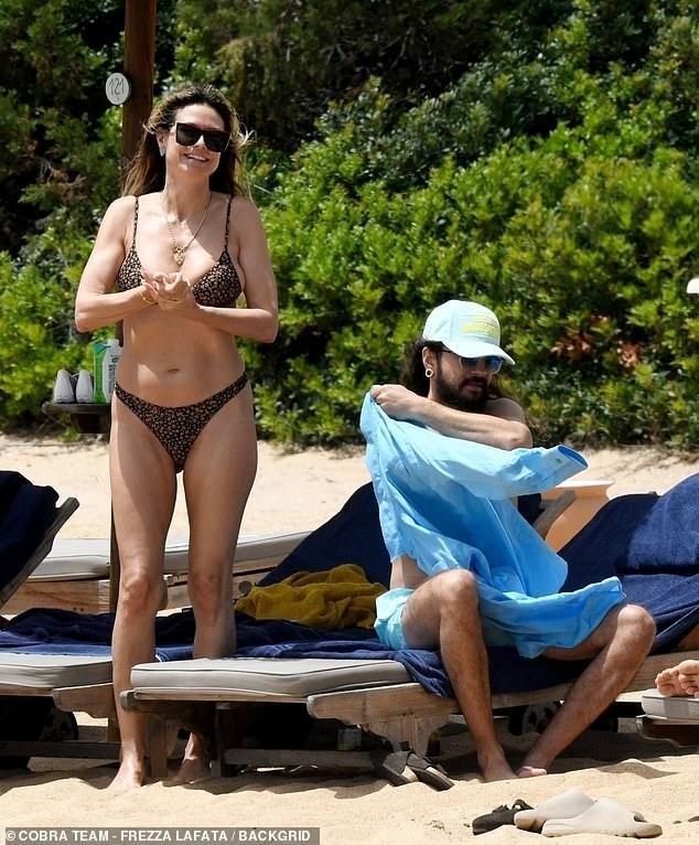 Heidi Klum cởi bikini để tắm nắng gây tranh cãi-2