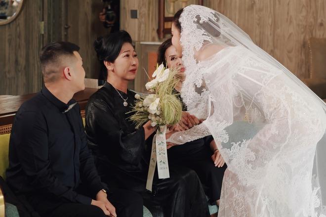 Vợ chồng Puka và Hòa Minzy tham dự lễ cưới bí mật của Minh Tú, chi tiết liên quan đến bố gây xúc động-4