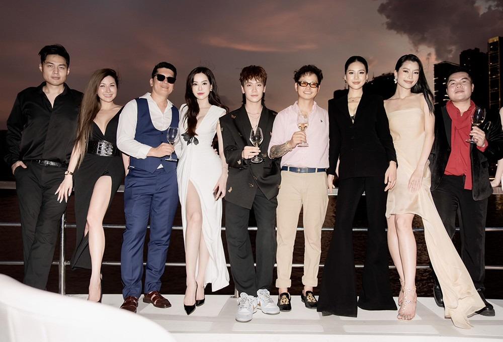 Một ngày cùng con dâu tỷ phú Hoàng Kiều: Rời biệt thự 750 tỷ về Việt Nam làm CEO-10