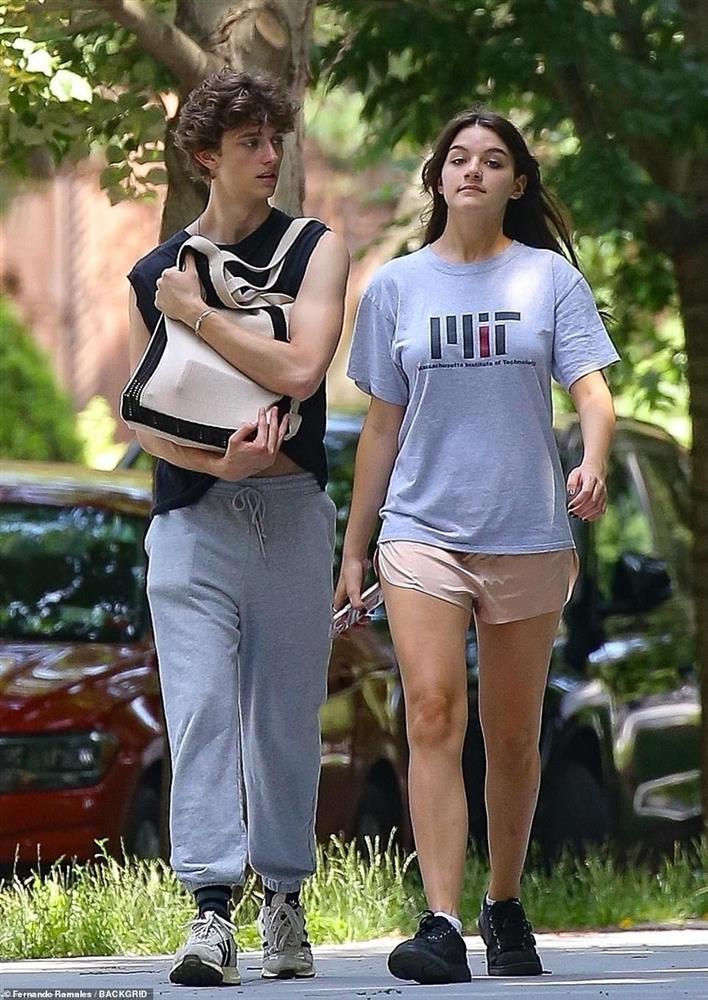 Suri Cruise hôn bạn trai-1