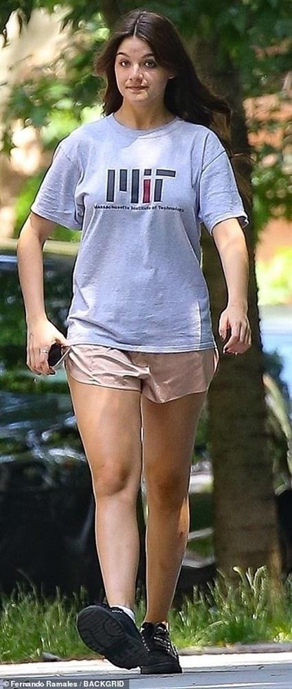 Suri Cruise hôn bạn trai-5