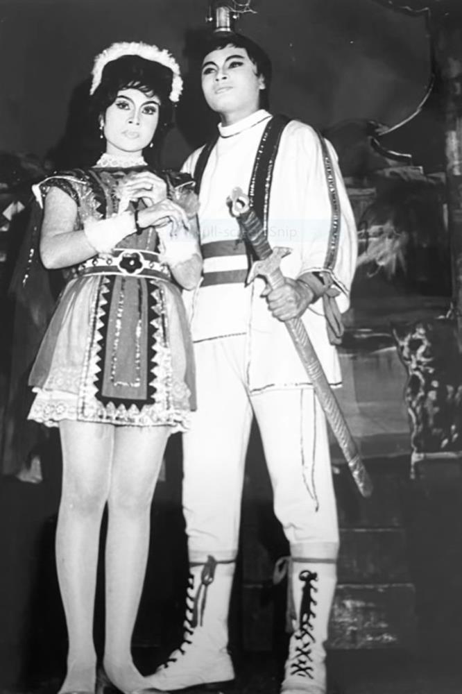 Bà hoàng cải lương U80 viên mãn bên chồng con-8