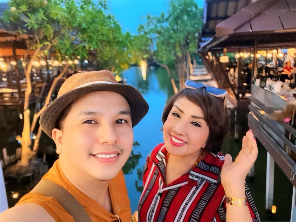 Bà hoàng cải lương U80 viên mãn bên chồng con-16