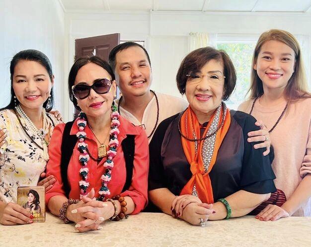 Bà hoàng cải lương U80 viên mãn bên chồng con-19