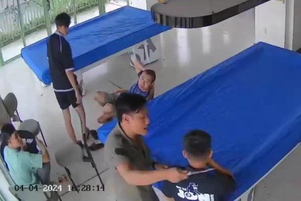 Khởi tố kẻ dùng dao rạch cổ nhân viên quán bida ở Đắk Lắk-1