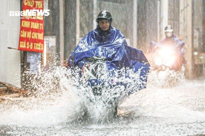 Dự báo thời tiết ngày mai 22/6: Nắng nóng dịu dần, Bắc Bộ nhiều nơi mưa dông-1