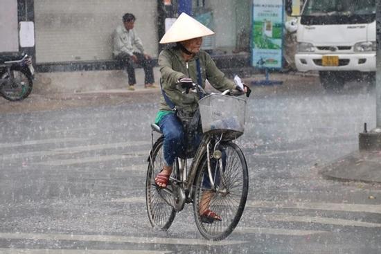 Dự báo thời tiết ngày mai 22/6: Nắng nóng dịu dần, Bắc Bộ nhiều nơi mưa dông