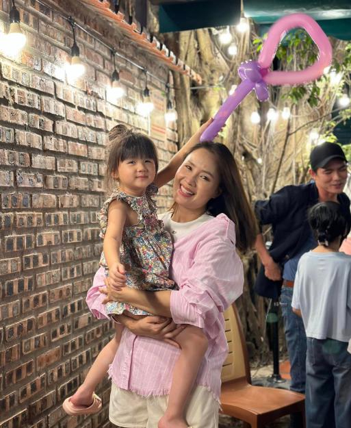 Sao nhí Trạm Cứu Hộ Trái Tim gây ấn tượng với đôi mắt to tròn đen láy, tưởng nhầm con gái ruột Quang Sự-1