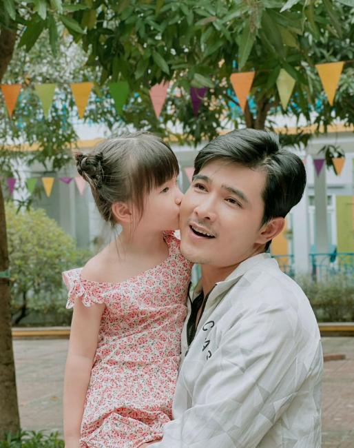 Sao nhí Trạm Cứu Hộ Trái Tim gây ấn tượng với đôi mắt to tròn đen láy, tưởng nhầm con gái ruột Quang Sự-2