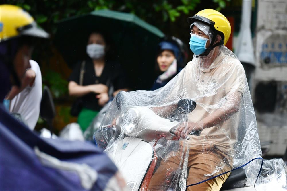 Dự báo thời tiết 22/6/2024: Hà Nội mưa giông, dứt nắng nóng gay gắt-1